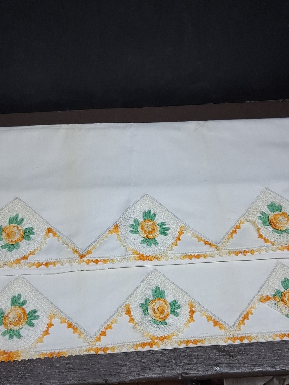 Vintage set pillowcases with beautiful hand‎ tatted orange flowers & lace edges